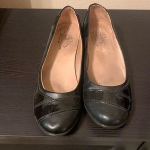 Black ballet flats